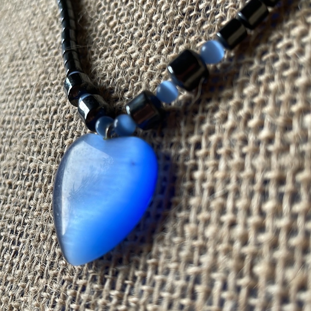 Eye cat Hematite necklace - Picture 2 of 3